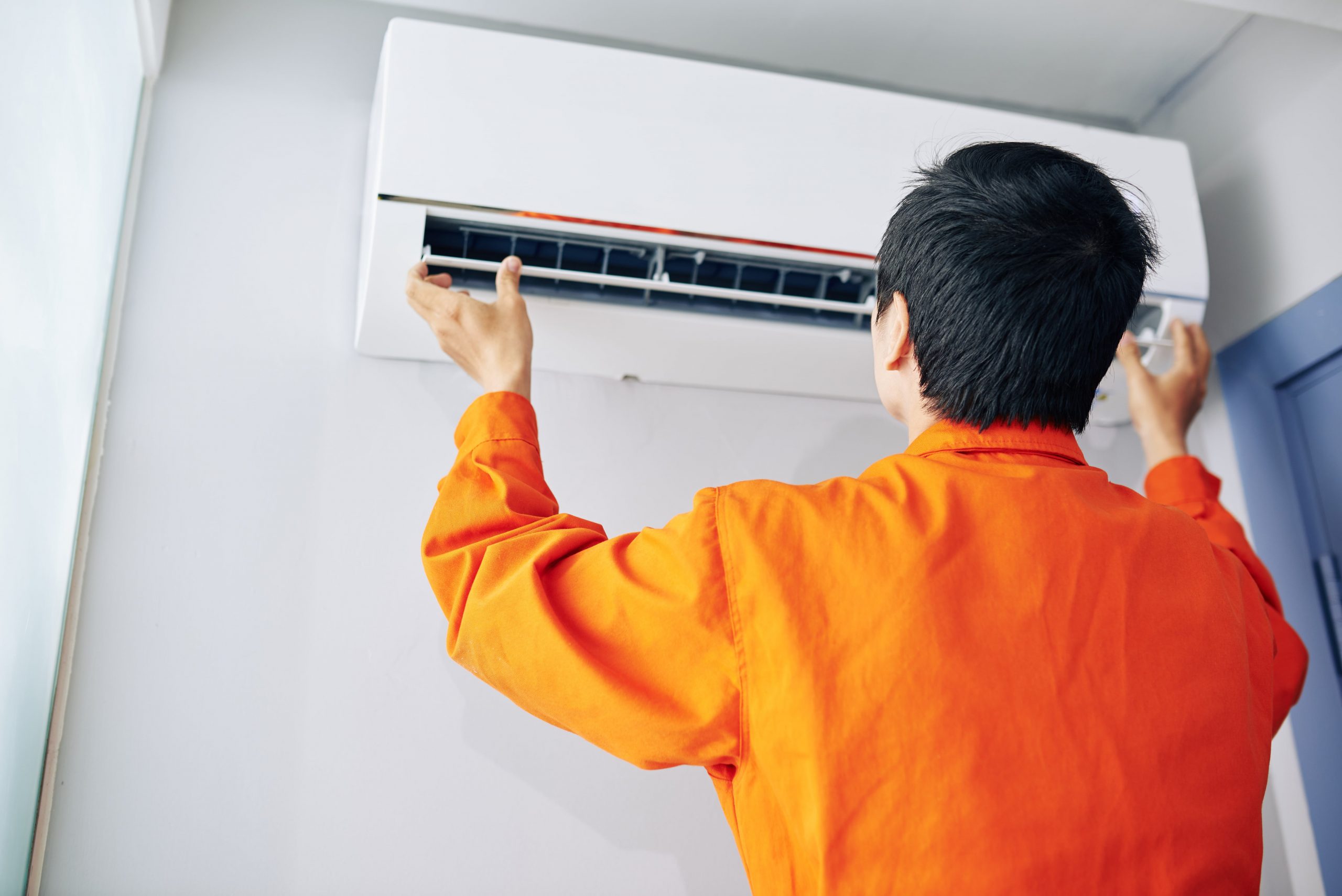 installing-air-conditioner-2021-08-28-21-59-39-utc-min