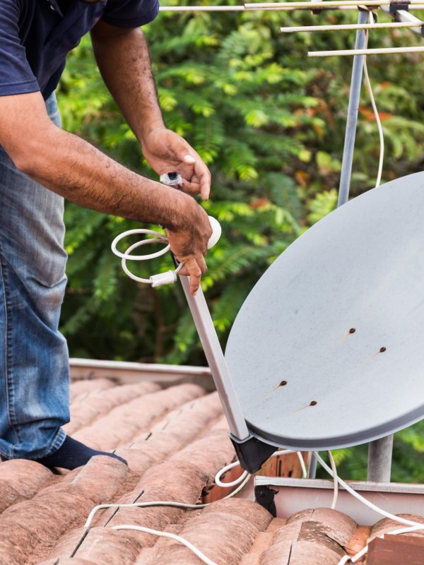 Installating DSTV satellite dish